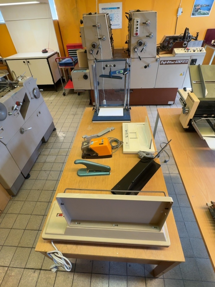 1535992-1 Collection of bookbinding equipment and accessories - JOP / Bindomatic