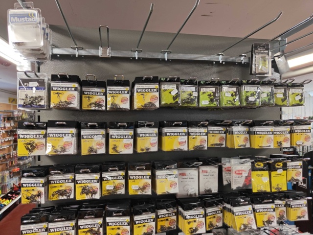 1485589-2 Lot of fishing hooks and fishing accessories Wiggler, Owner, etc.