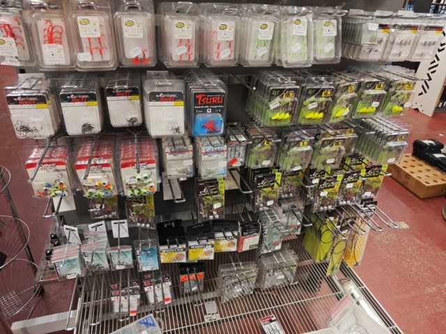 1485589-4 Lot of fishing hooks and fishing accessories Wiggler, Owner, etc.