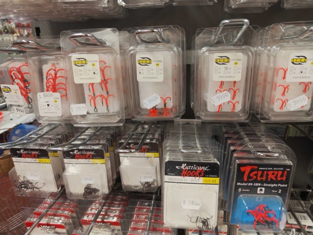 1485589-9 Lot of fishing hooks and fishing accessories Wiggler, Owner, etc.