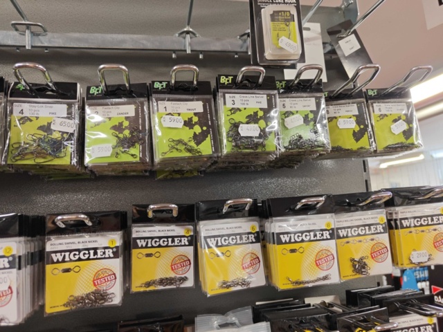 1485589-14 Lot of fishing hooks and fishing accessories Wiggler, Owner, etc.
