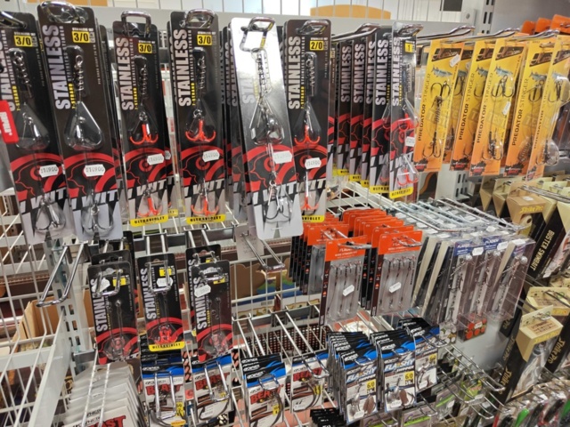 1485590-3 Lot of fishing tackle and fishing accessories