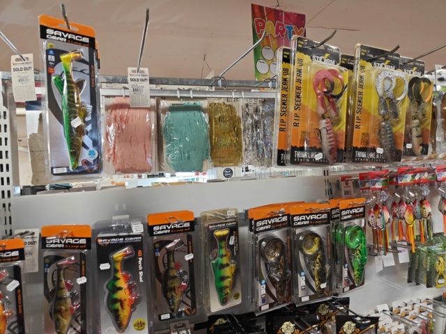1485590-6 Lot of fishing tackle and fishing accessories