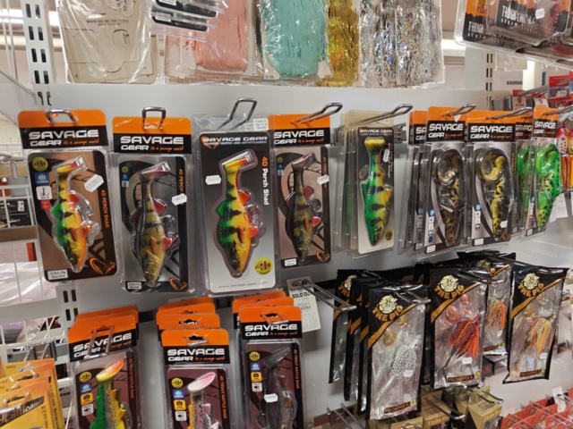1485590-7 Lot of fishing tackle and fishing accessories