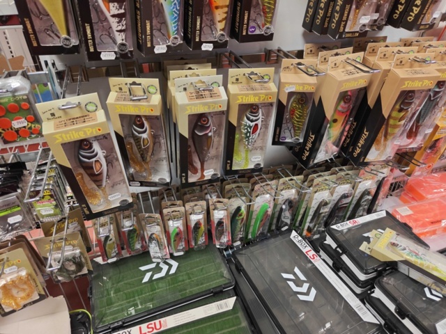 1485590-9 Lot of fishing tackle and fishing accessories