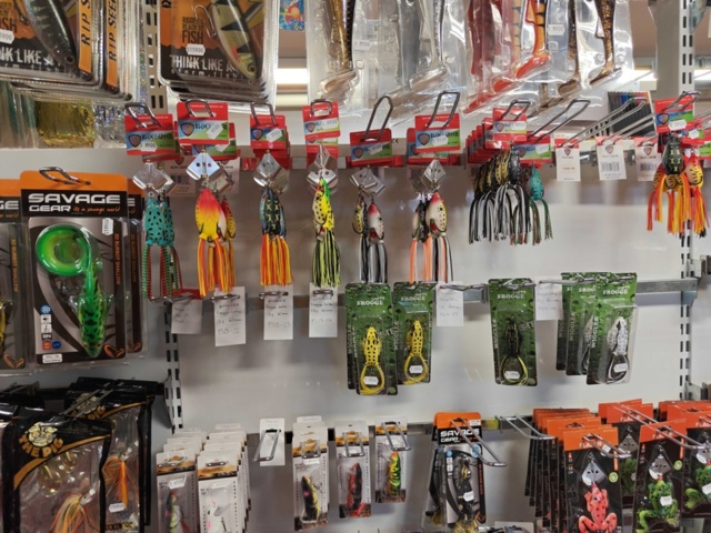1485590-12 Lot of fishing tackle and fishing accessories