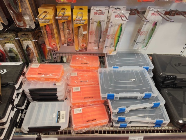 1485590-14 Lot of fishing tackle and fishing accessories