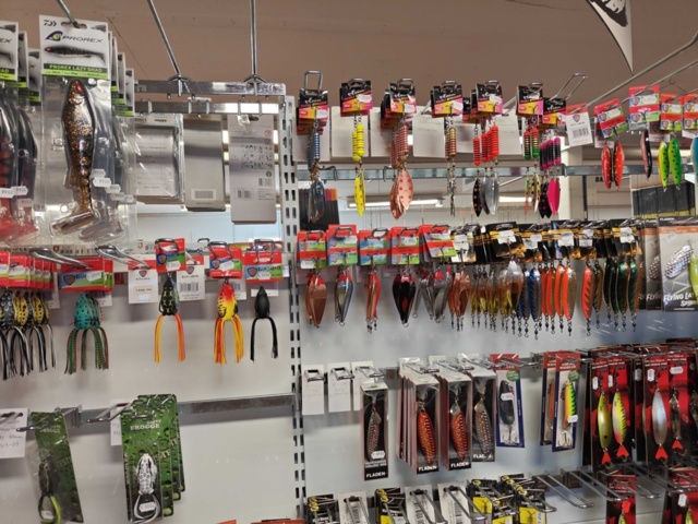 1485590-15 Lot of fishing tackle and fishing accessories