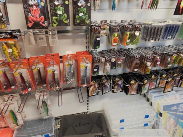 1485590-17 Lot of fishing tackle and fishing accessories