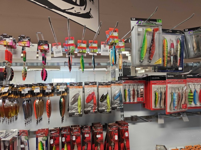 1485590-19 Lot of fishing tackle and fishing accessories