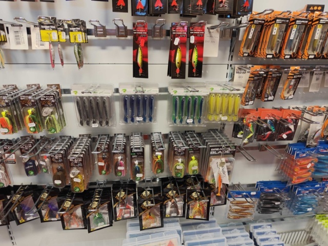 1485590-21 Lot of fishing tackle and fishing accessories