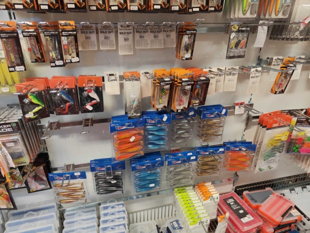 1485590-25 Lot of fishing tackle and fishing accessories