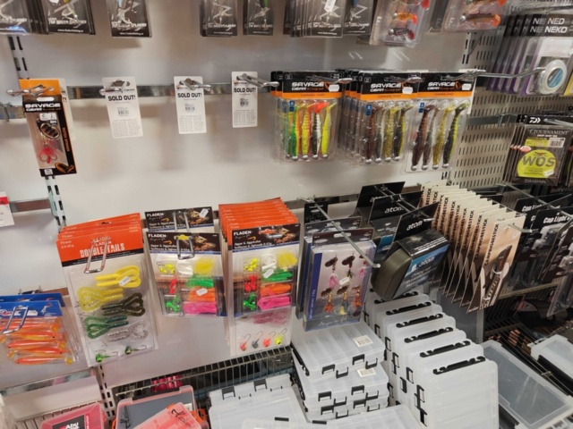1485590-29 Lot of fishing tackle and fishing accessories