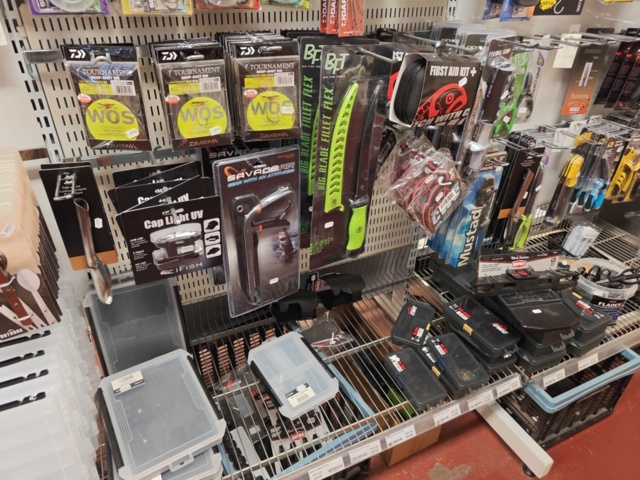 1485590-33 Lot of fishing tackle and fishing accessories
