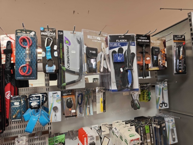1485590-34 Lot of fishing tackle and fishing accessories