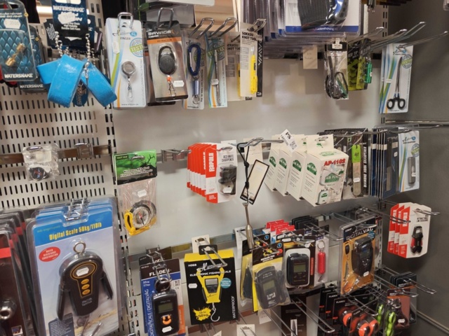 1485590-35 Lot of fishing tackle and fishing accessories