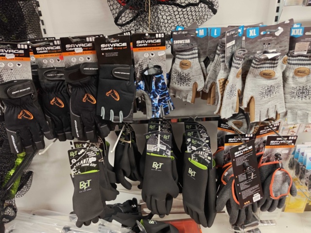 1485604-1 Collection of fishing and leisure gloves - Savage Gear, iFish