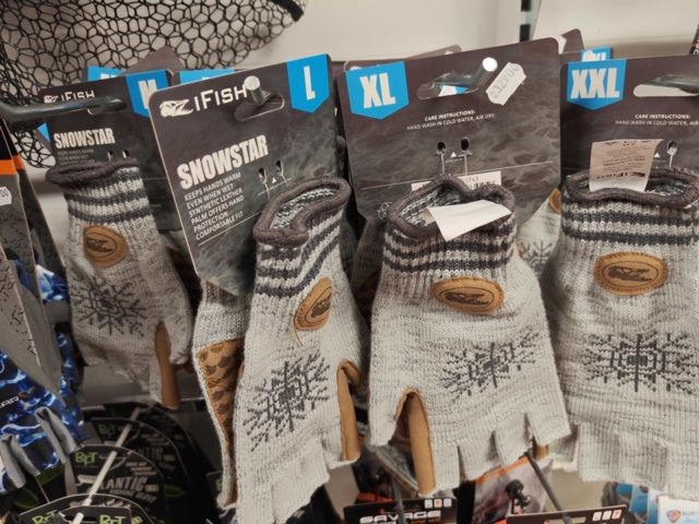 1485604-5 Collection of fishing and leisure gloves - Savage Gear, iFish