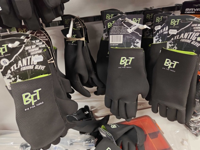 1485604-7 Collection of fishing and leisure gloves - Savage Gear, iFish