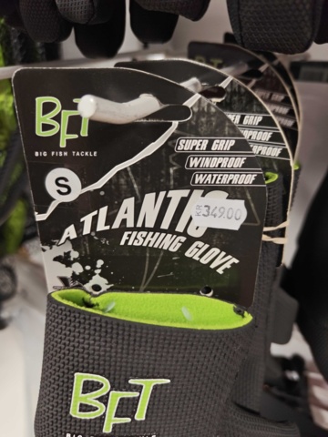 1485604-8 Collection of fishing and leisure gloves - Savage Gear, iFish