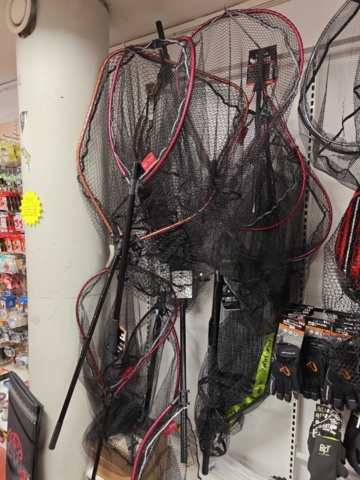 1485605-2 Fishing nets approx. 18 Savage Gear, Fladen, etc