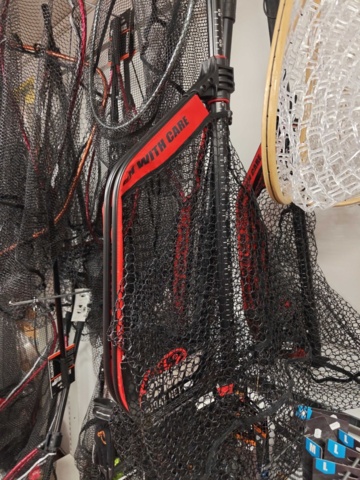 1485605-6 Fishing nets approx. 18 Savage Gear, Fladen, etc