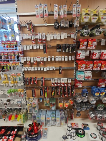 1485606-3 Large batch of fishing equipment