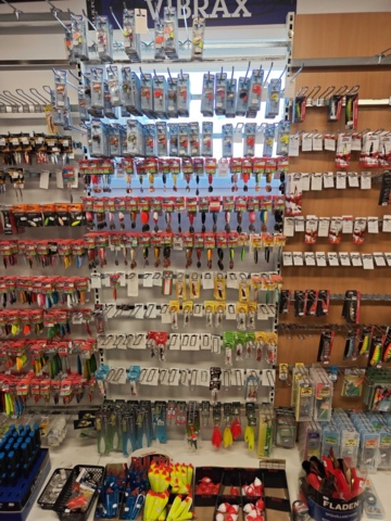 1485606-4 Large batch of fishing equipment
