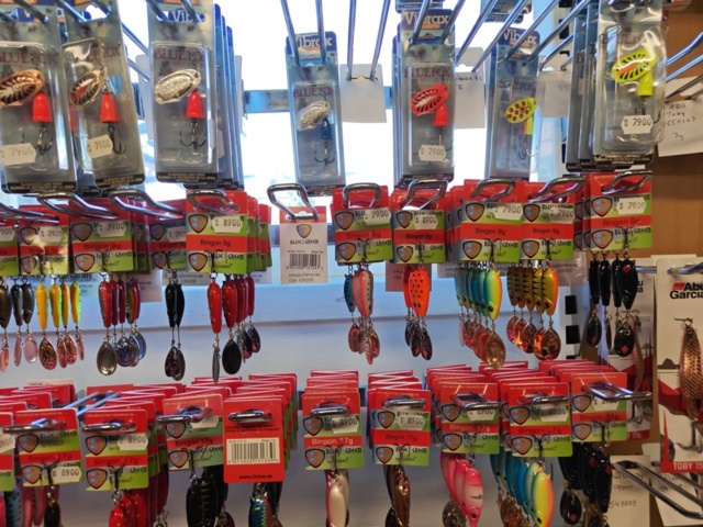 1485606-30 Large batch of fishing equipment
