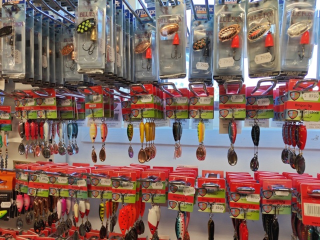 1485606-31 Large batch of fishing equipment