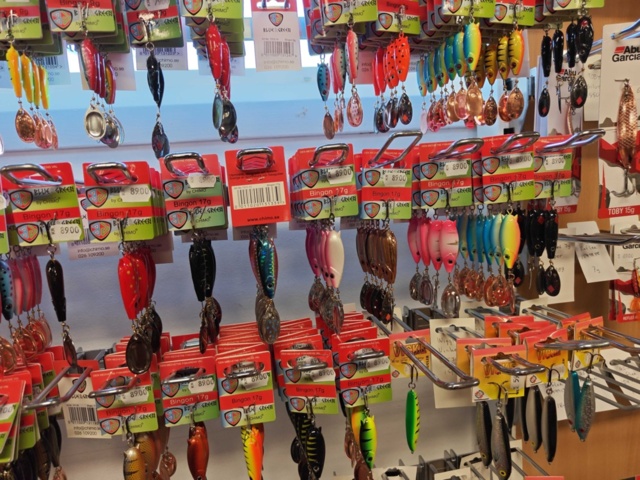 1485606-33 Large batch of fishing equipment