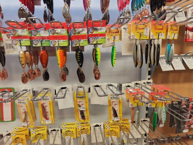1485606-34 Large batch of fishing equipment