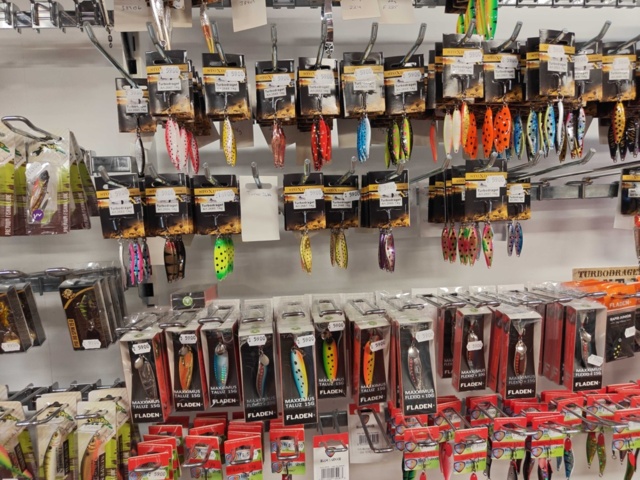 1485606-42 Large batch of fishing equipment