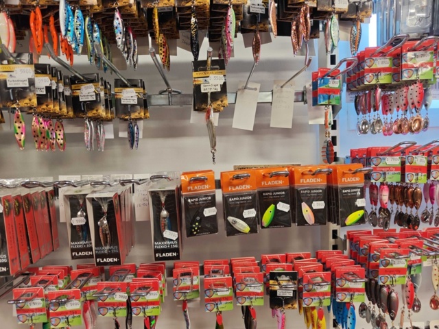 1485606-43 Large batch of fishing equipment