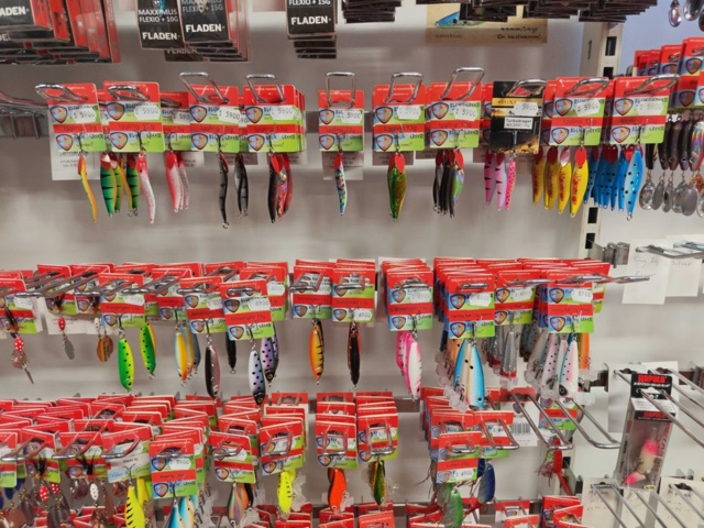 1485606-44 Large batch of fishing equipment