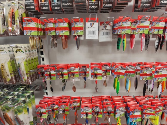 1485606-45 Large batch of fishing equipment