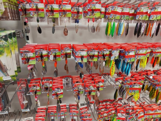 1485606-46 Large batch of fishing equipment