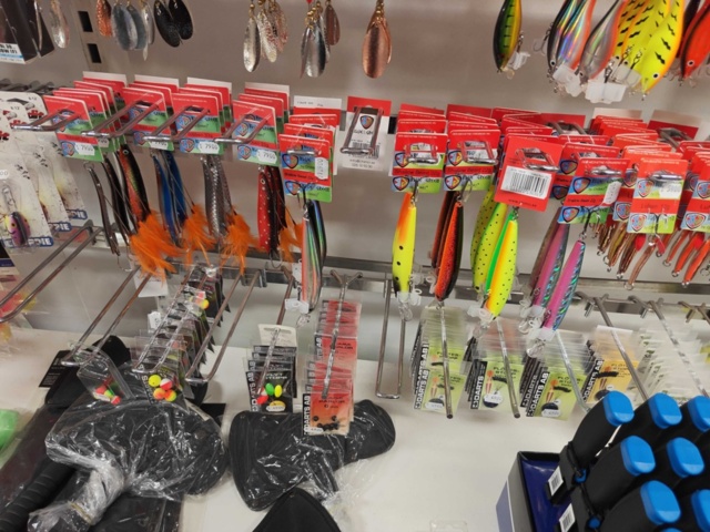 1485606-49 Large batch of fishing equipment