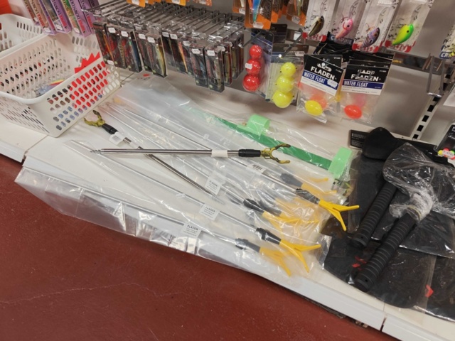 1485606-52 Large batch of fishing equipment