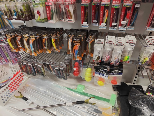 1485606-53 Large batch of fishing equipment