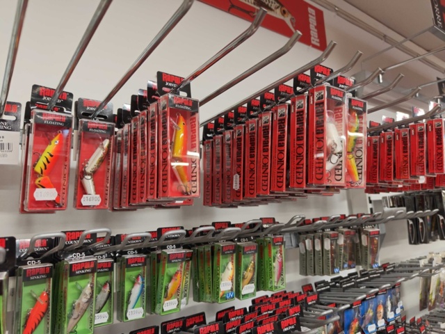 1485606-60 Large batch of fishing equipment