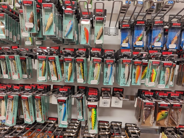1485606-65 Large batch of fishing equipment