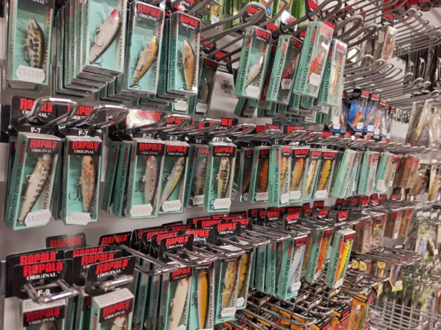 1485606-66 Large batch of fishing equipment