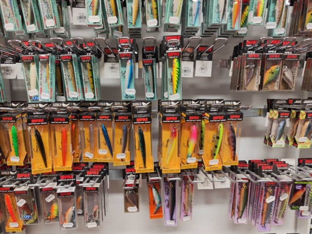 1485606-68 Large batch of fishing equipment