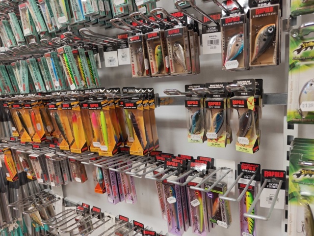 1485606-70 Large batch of fishing equipment
