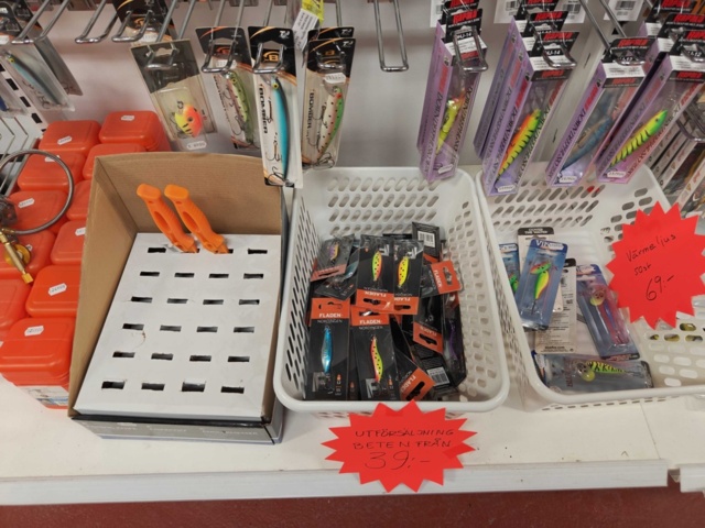 1485606-75 Large batch of fishing equipment