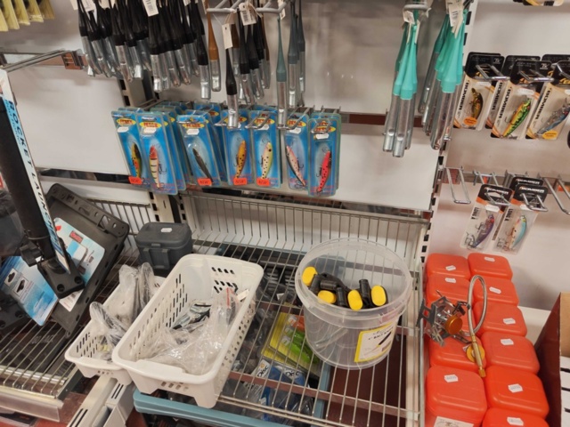 1485606-77 Large batch of fishing equipment