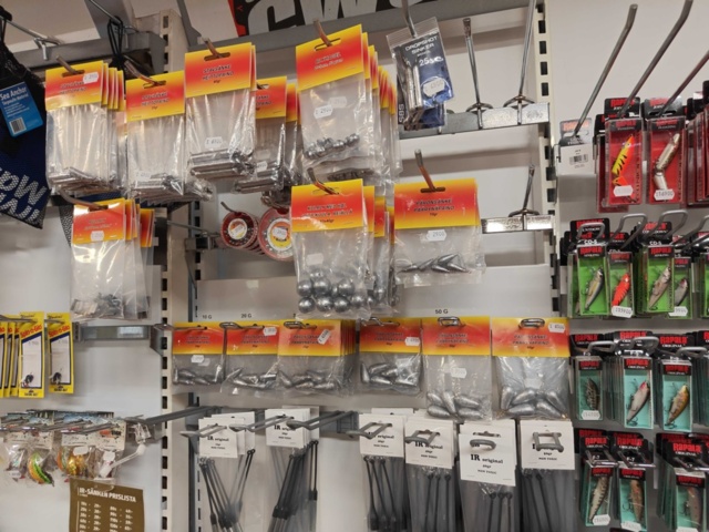 1485606-80 Large batch of fishing equipment