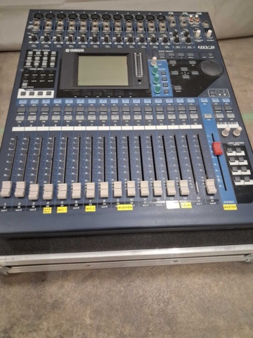 1561149-11 Digital mixer - Yamaha 01V96, 16 kanaler, flightcase