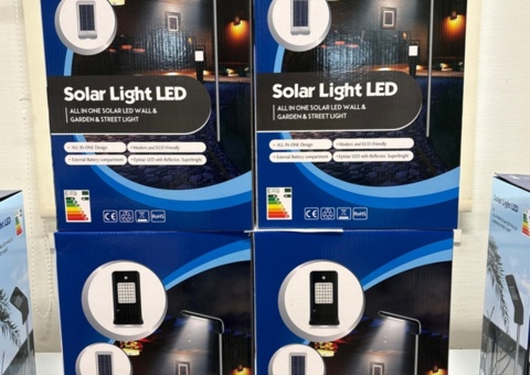 Soldriven LED-lampa för vägg eller stolpe 4 st
